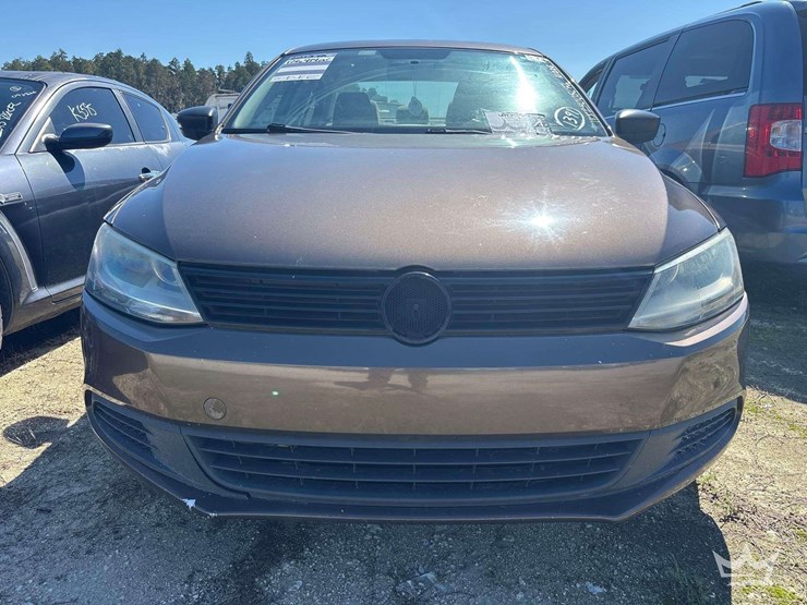 2013-volkswagen-jetta-sedan-image-26