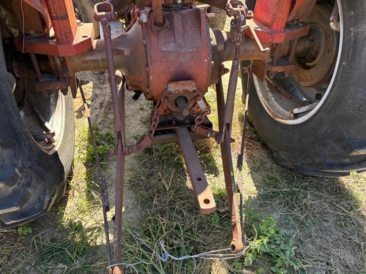 massey-ferguson-235-image-12