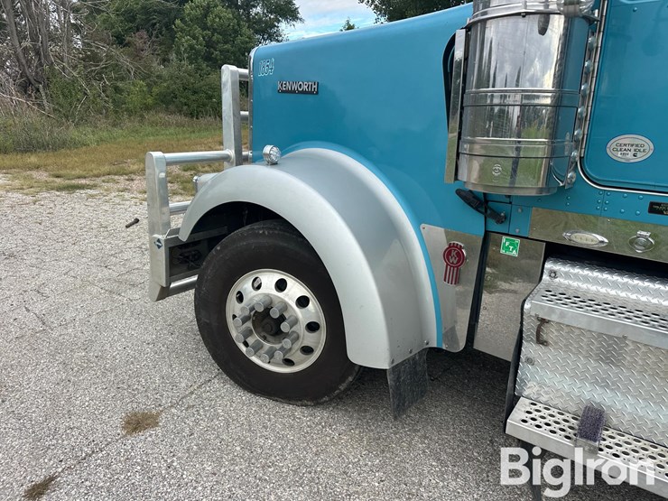 2018-kenworth-w900-image-12