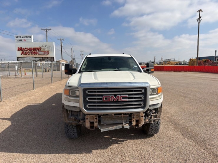 2018-gmc-sierra-2500hd-image-2