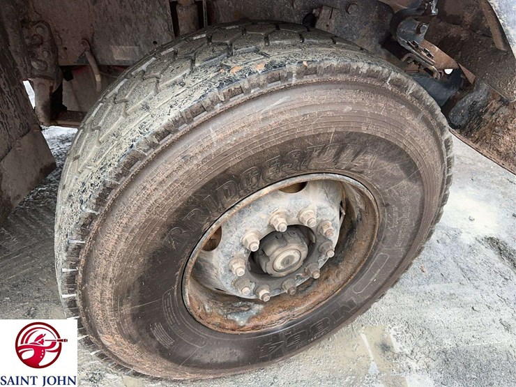 2014-freightliner-114sd-image-12