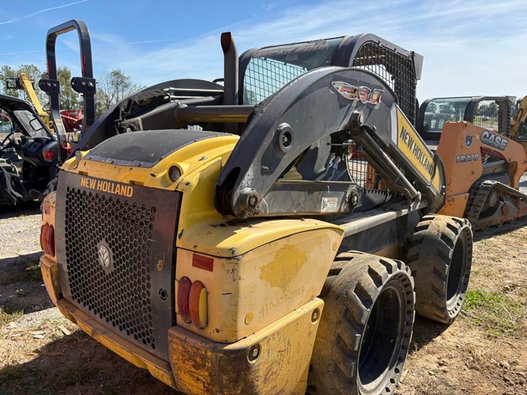 new-holland-l230-image-5