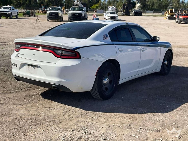 2016-dodge-charger-sedan-image-3