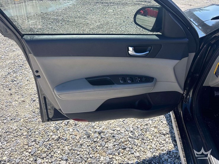2017-kia-optima-hybrid-sedan-image-11