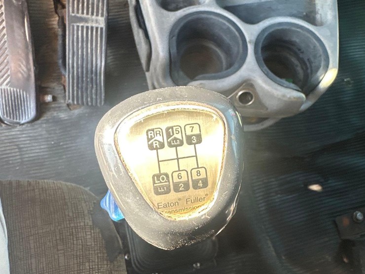 2004-kenworth-w900-image-39