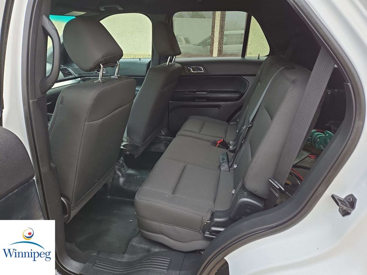 2016-ford-explorer-image-24