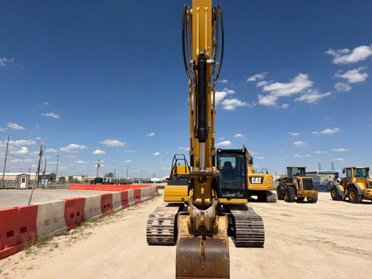 2020-caterpillar-330-image-2