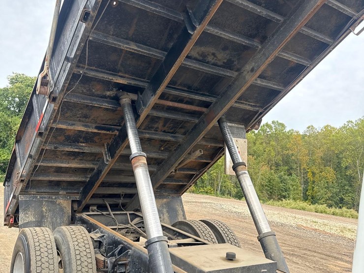 2006-international-durastar-4400-image-33