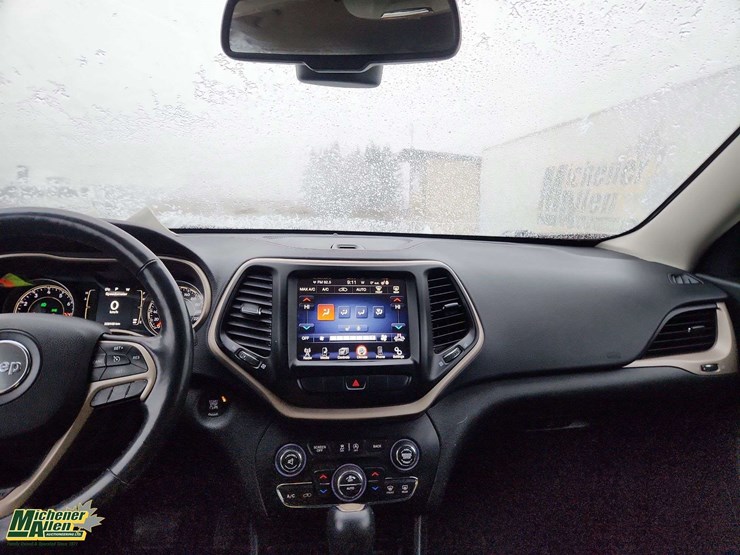 2015-jeep-cherokee-image-14