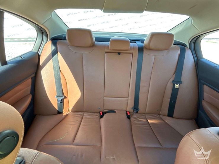 2012-bmw-328i-sedan-image-17