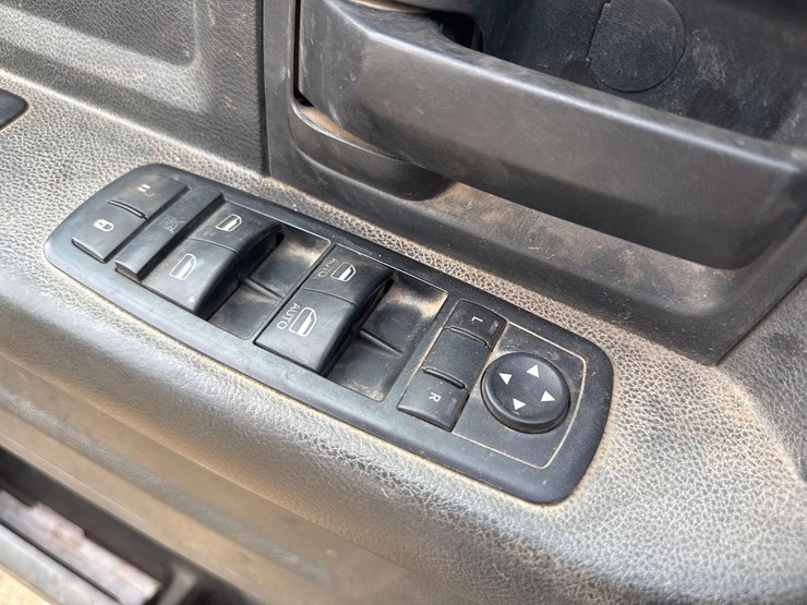 2013-dodge-ram-5500-image-21