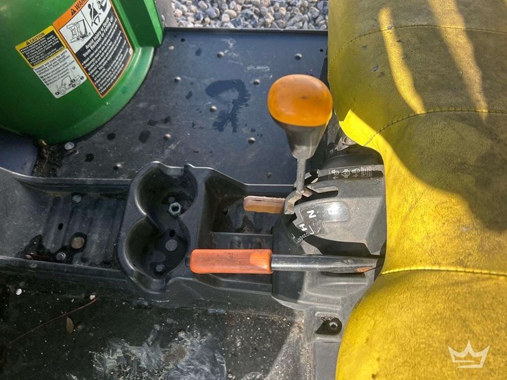 2019-john-deere-hpx615e-4x4-gas-utility-cart-image-14