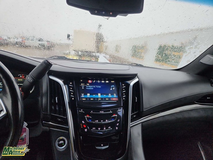 2016-cadillac-escalade-image-12