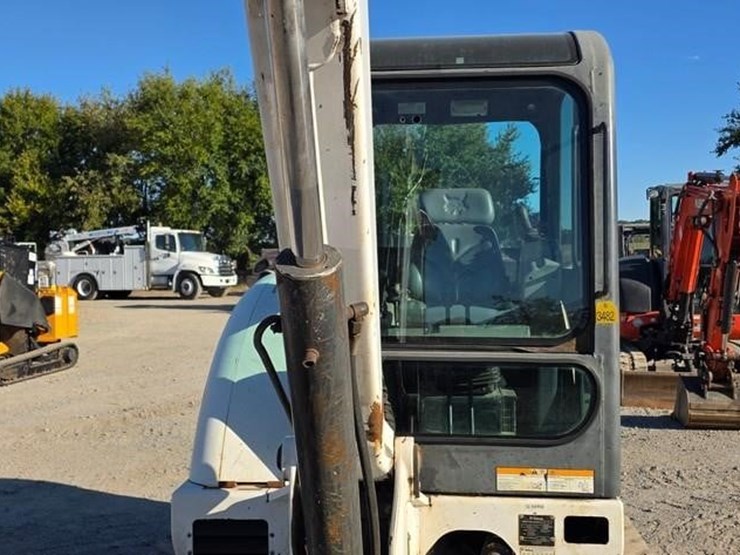 2006-bobcat-341g-image-39