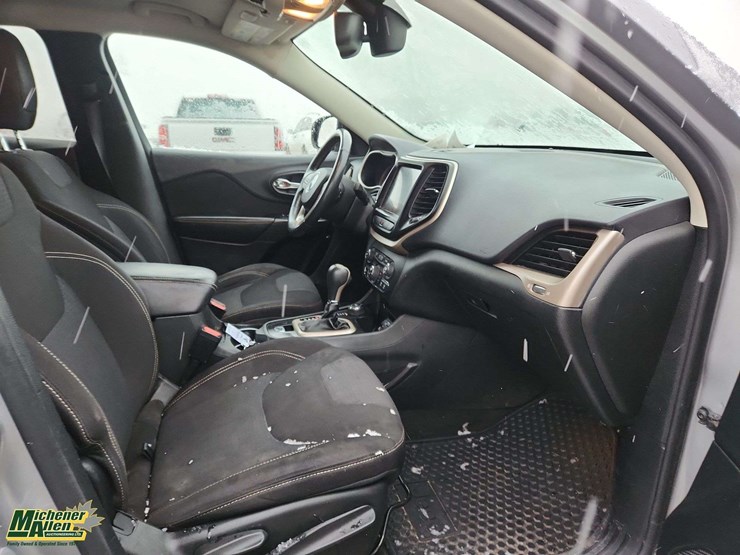 2015-jeep-cherokee-image-25
