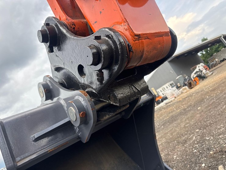 2021-hitachi-zx135us-6-image-12
