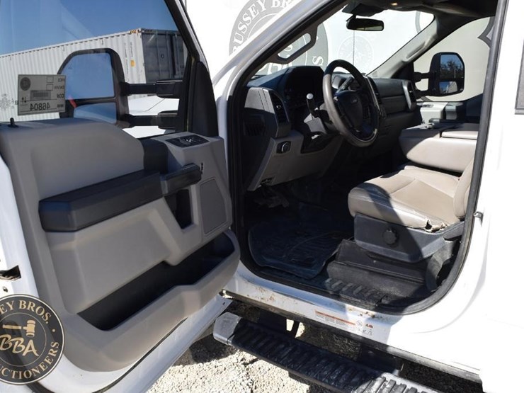2020-ford-f550-xl-image-37