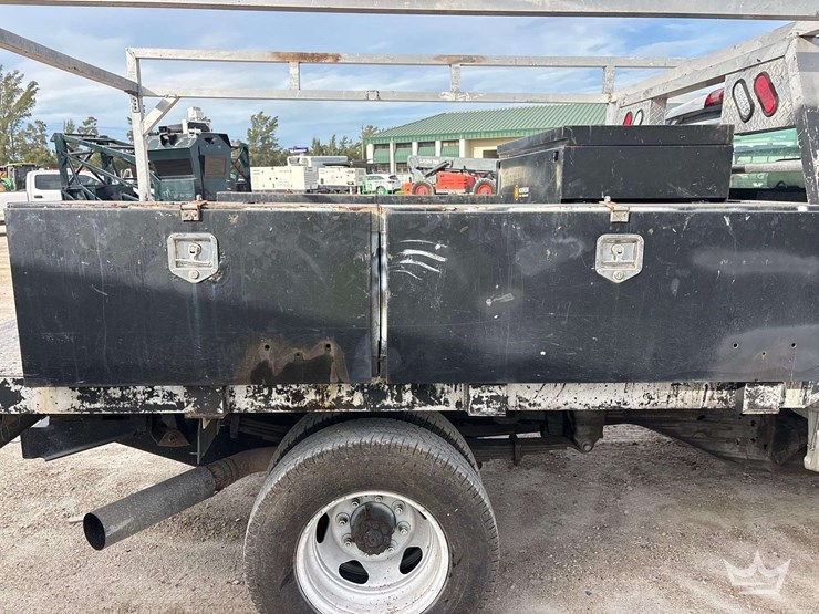 2018-chevrolet-silverado-3500-image-25