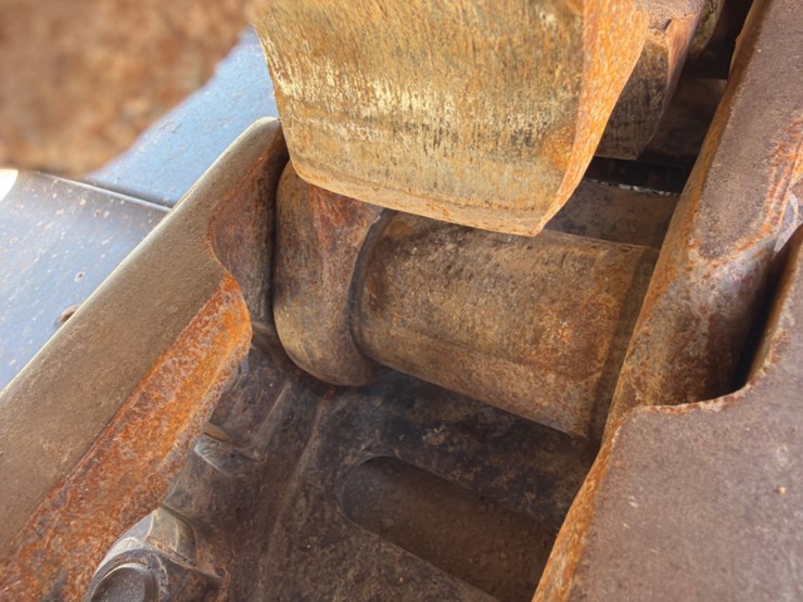 2020-caterpillar-330-image-5
