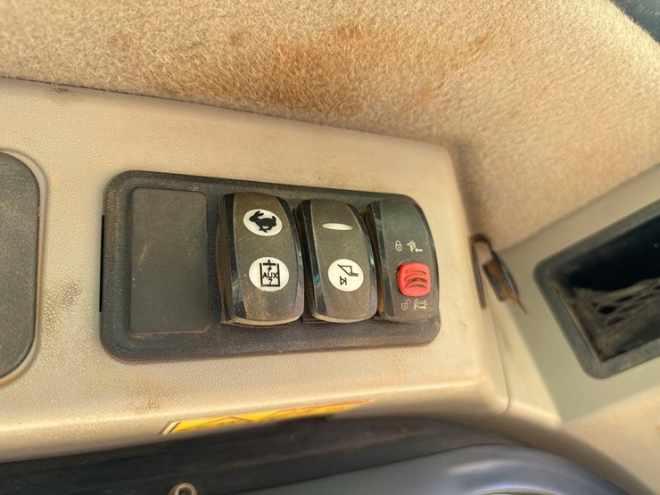 2016-caterpillar-299d2-image-22