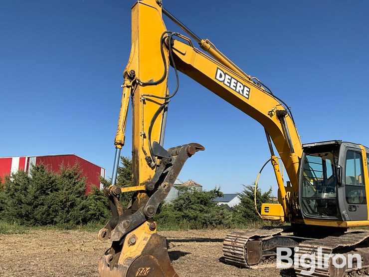 2005-deere-160c-lc-image-12