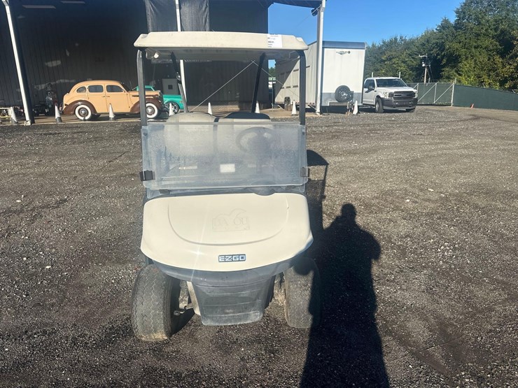 e-z-go-elite-rxv-4-passenger-golf-cart-image-2