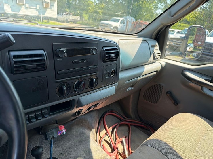 2005-ford-f550-image-19