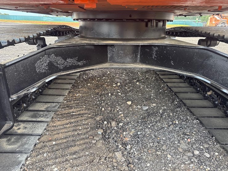 2021-hitachi-zx135us-6-image-23