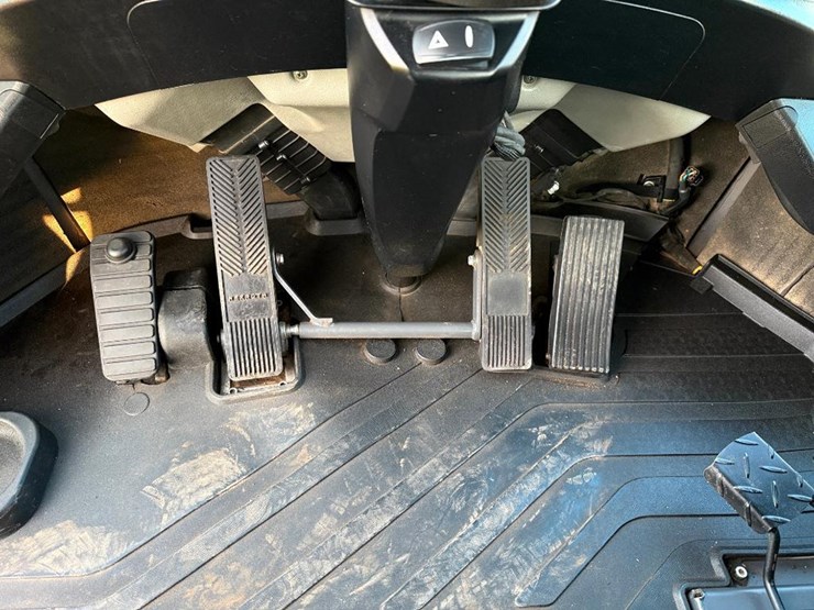 2017-doosan-dl250-5-image-52