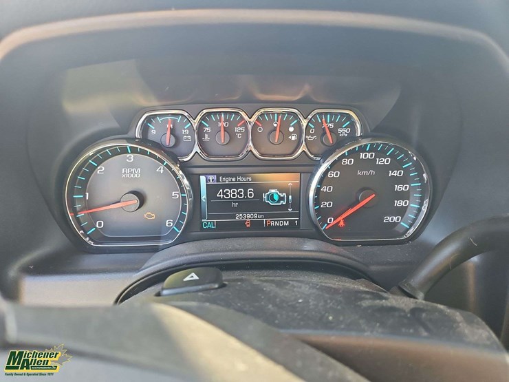 2015-chevrolet-silverado-2500hd-lt-image-19