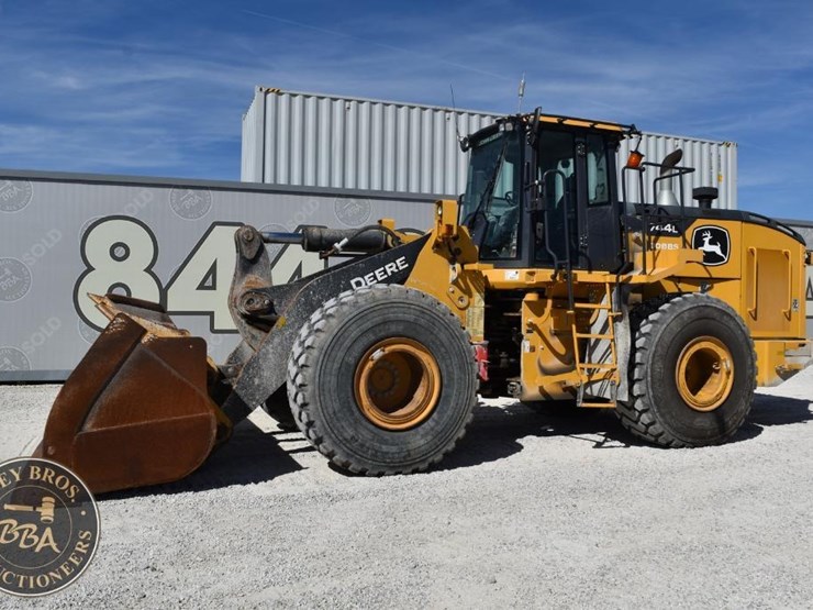 2021-deere-744l-image-16