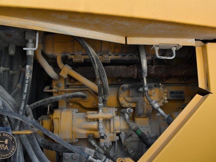 2021-deere-744l-image-46