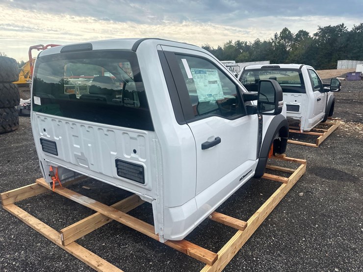 2024-ford-f550-xl-image-4