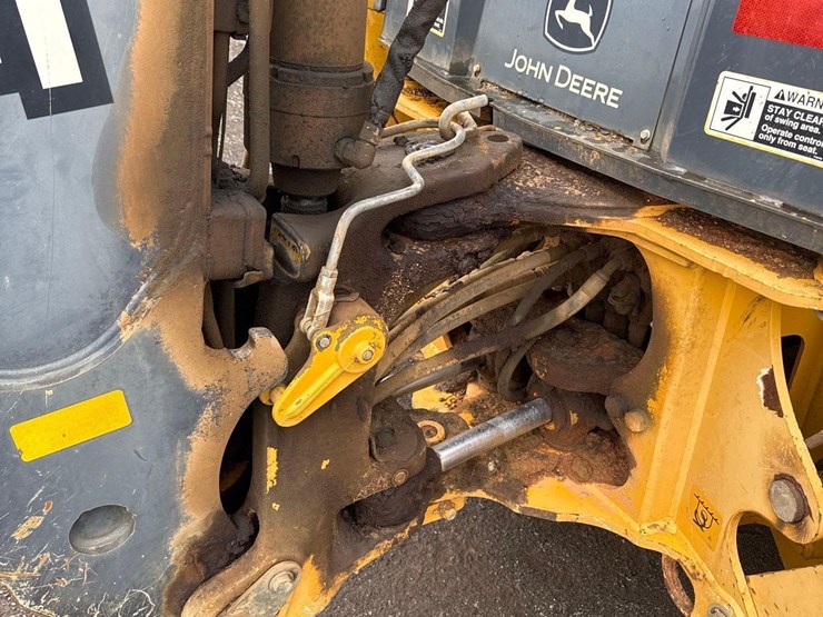 2016-deere-310l-image-16