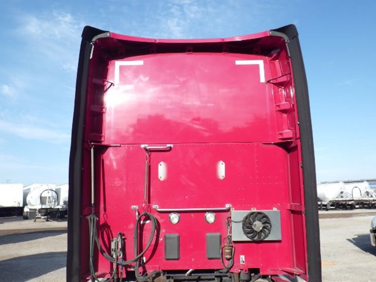 2017-kenworth-t680-image-17