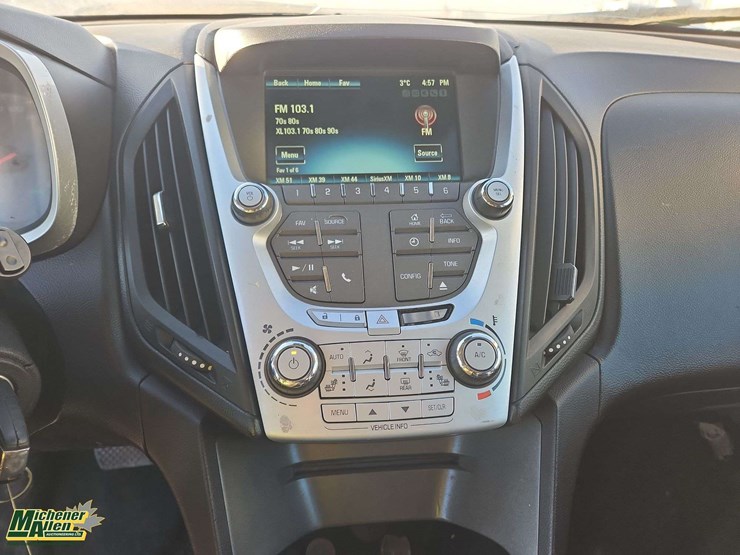 2015-chevrolet-equinox-lt-image-19