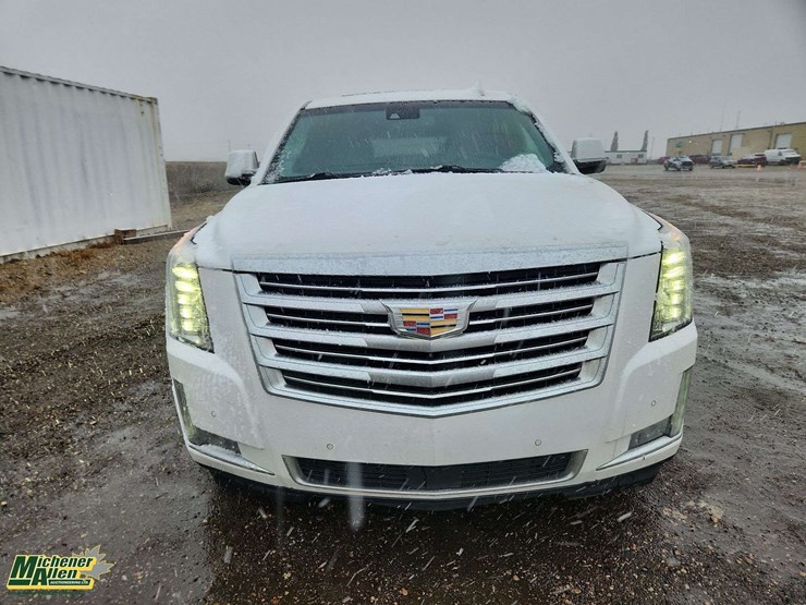 2016-cadillac-escalade-image-35
