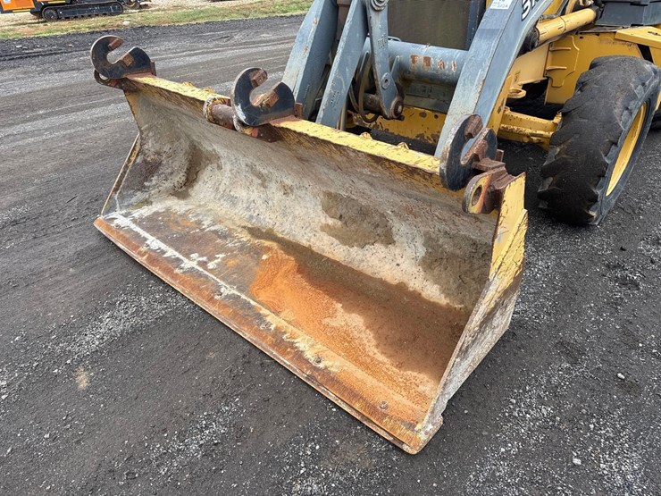 2016-deere-310l-image-11