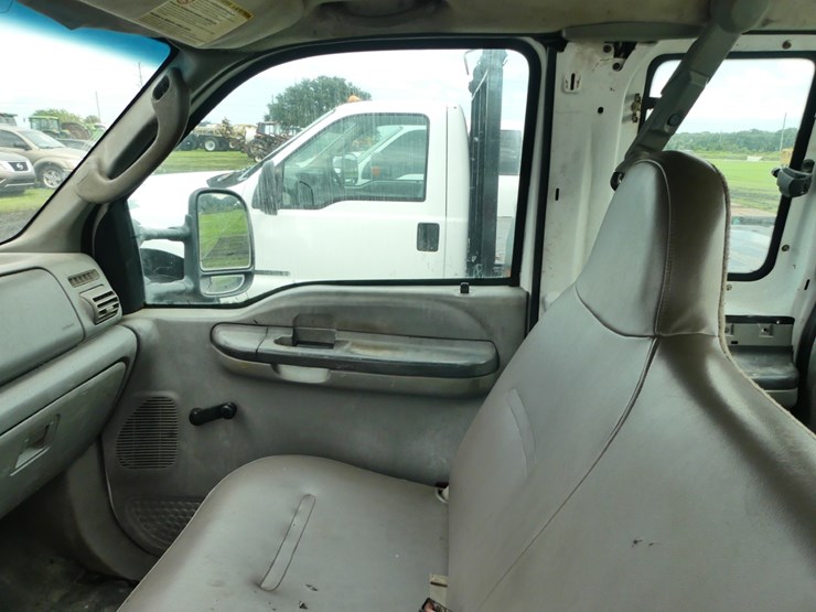 2005-ford-f550-xl-image-10