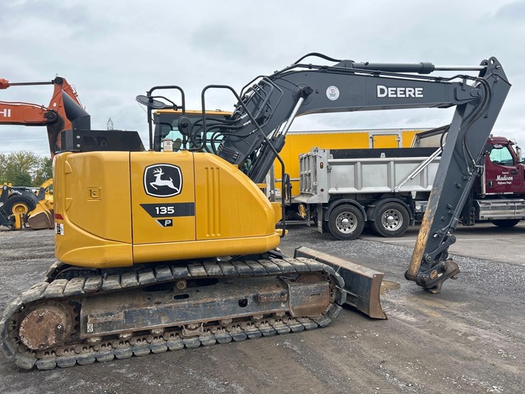2023-deere-135-p-tier-image-42