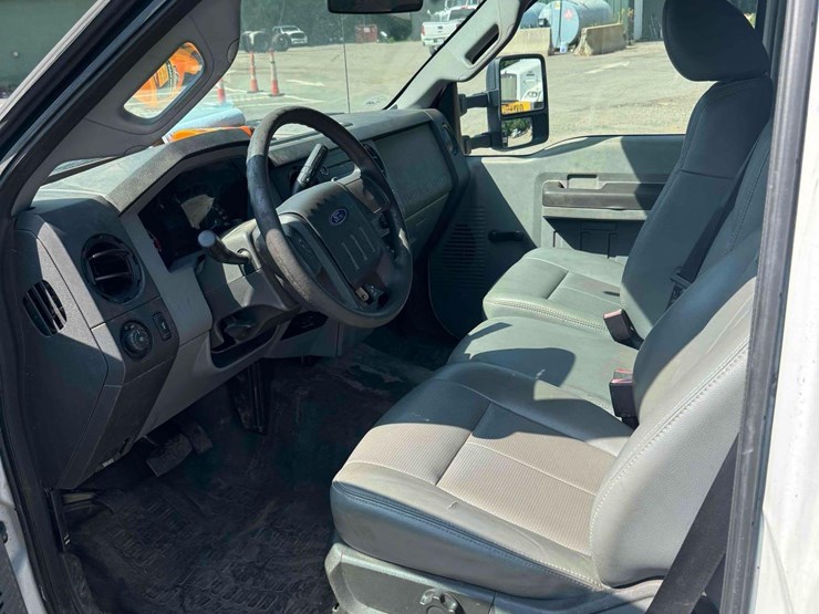 2011-ford-f350-image-18