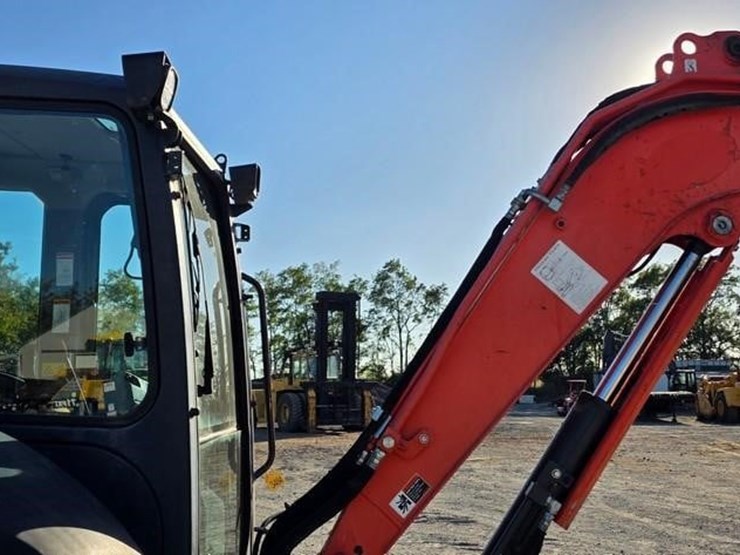 2017-kubota-kx040-4-image-32