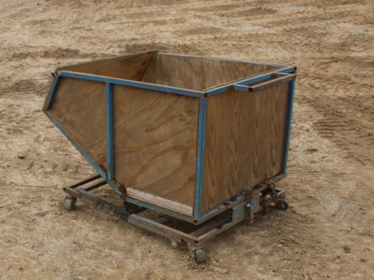 45"-x-36''-x-33"-homemade-livestock-feeder-box-image-4