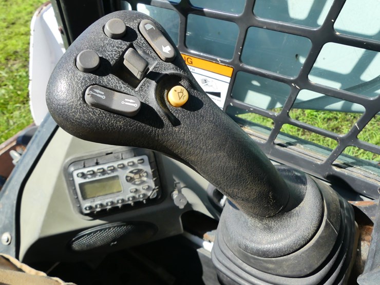 2015-bobcat-t770-image-14
