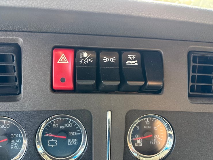 2018-kenworth-t680-image-75