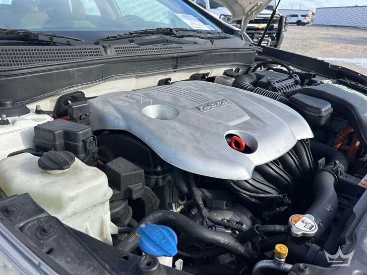 2013-hyundai-sonata-hybrid-sedan-image-8