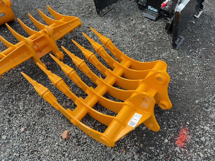 caterpillar-305-image-1