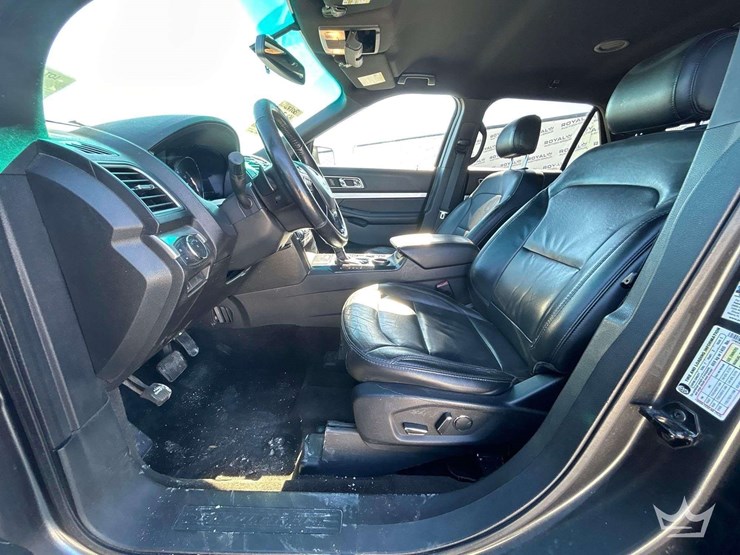 2017-ford-explorer-image-12