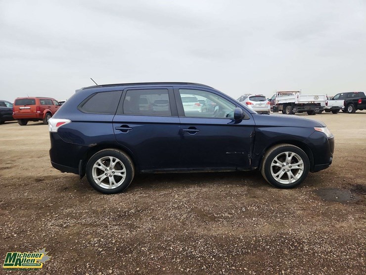 2014-mitsubishi-outlander-image-39
