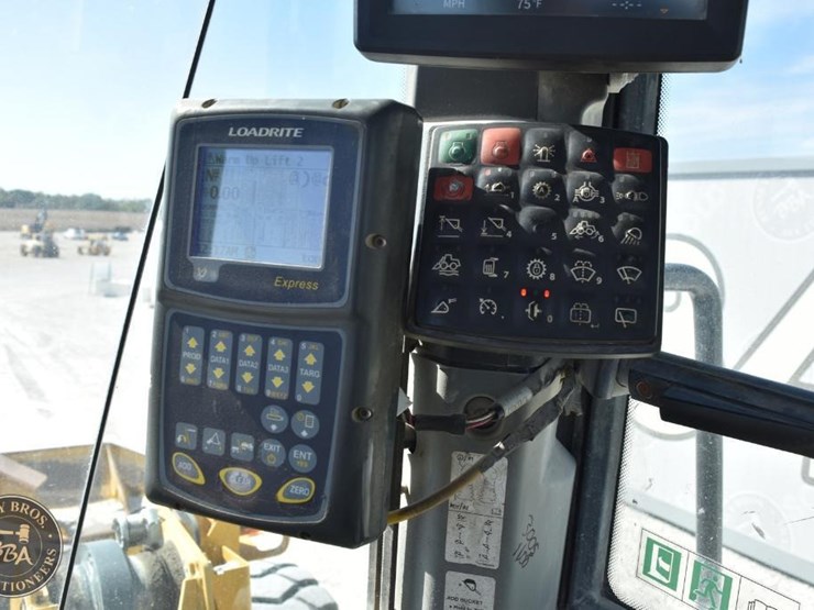 2021-deere-744l-image-62